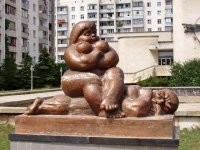 Такой "образ женственности" надо в любом приличном обществе "забанить". Тоже была хрень, в своём роде, там, где я жил тогда. . Если кто был в Евпатории, в 90-тые, то видел такие "шедевры" возле ЗАГСа и не только. Один из таких : 
Слава Богу и умным людям, . что эти "нетленки" убрали ещё даже до того, как Крым от кострюлеголовых укропов осободили.