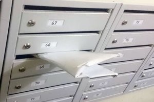 Да ладно? Наши то да и не смогут?
На фото дорогая виниловая пластинка, отправленная и доставленная Почтой России!