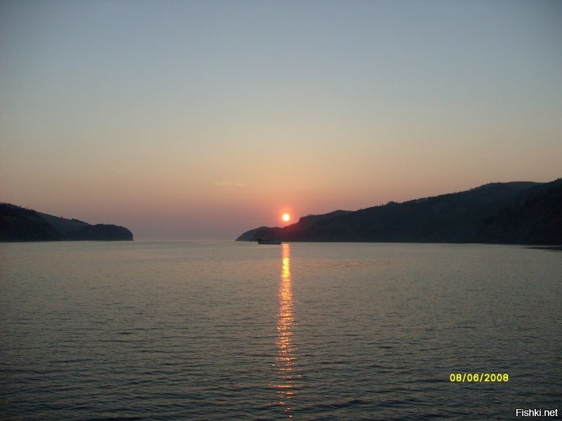 Ну может еще съездишь на родину то, я и сам не прочь туда еще разок-другой попасть. Места там знатные...
 Я работал в Крабозаводском. Фото вперемешку. Подходим в Малокурильское, работаем, идем домой...