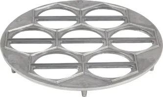 Это не самый удачный вариант. пельмени получаются маленькие и очень плотные. нет места для сока. Я сменил такую вот на эту.Очень удачная.