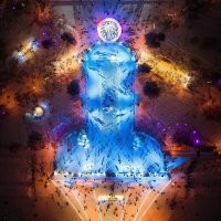 Хм, а чем же ответит мужское население Новосибирска. Предлагаю! 150 мужиков, в красных труселях, выстраивают хоровод по форме ледового катка перед Оперным театром (как на Новый Год) и хором поют песню "Большие пениса"! Потом, под бурные аплодисменты толпы, садятся в резиновые лодки и гребут за теплоходом с женщинами в красном!!!!