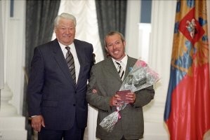 Не стоит прогибаться под изменчивый мир...