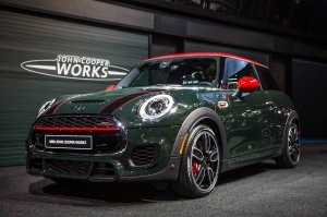 Заряженный Mini Cooper с более солидными характеристиками по той же цене. И доделывать ничего не нужно.