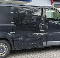 Судя по выгнутости двери - там какого-то монстра замуровали... Я бы еще и сварки добавил...