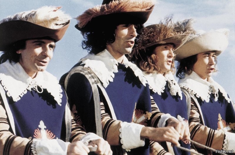 На 10 месте кадр из фильма "Три мушкетёра" 1973 года с Майклом Йорком, Оливером Ридом и др.
"Четыре мушкетёра" 1974 года выглядели так: