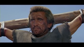 Первый раз Спартака смотрел в 6 лет! С родителями, они не хотели меня брать, так как фильм до 16! Но я уговорил их заявив, что мне уже 6, а не 16!:) 
Конечно ничего не понял, но запомнил последние сцены с рабами на крестах!