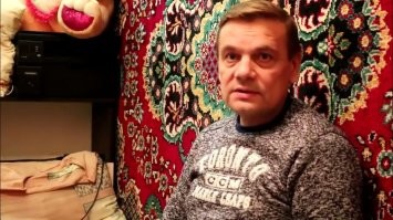 «У меня чуть-чуть с головой проблемы»: в Москве догхантер запретил жильцам элитного ЖК выгуливать собак во дворе