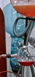 Наверное,заказывали нестандартные колбы,со всякими трубками,проводами и контактами внутри.