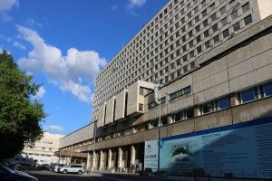 На фото не Склиф, а Странноприимный дом Н. П. Шереметева.- Сейчас там храм и музей.-
Настоящий Склиф вот   сзади исторического здания.-