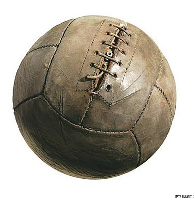 Мастер святого мяча. Старый футбольный мяч. Старинный мяч. Кожаный мяч. Советский футбольный мяч.