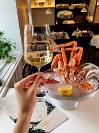 морские гады имеется ввиду (мидии, улитки , осминожки,трепанги морские ежи..)