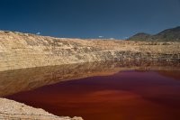 Целых 25 позиций, а о самом ядовитом озере забыли.
Беркли-Пит (англ. Berkeley Pit)   озеро, находящееся в большой яме старого медного рудника около города Бьютт, штат Монтана, США. Это озеро считается самым токсичным в мире. В воде находится очень большое количество загрязняющих веществ, ядов, токсичных отходов, среди которых: медь (до 187 ppm), кадмий, мышьяк, алюминий, железо, марганец, цинк и так далее.