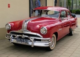 Может быть я уже старый и нудный, но мне нравится автомобильная мода 50-х годов.