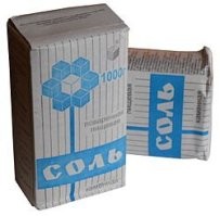 Нет у неё срока годности. Я года 3 назад нашёл ящик в сарае с запасами, которые мы загатавливали для турслёта в школе. Кое что осталось, привезли обратно, так у меня и лежало. Школу я закончил в 1990. На турслёт ездили в 88. Соли хоть бы хны. Упаковки ещё Артёмсоль. Им конечно кранты. А вот соль вполне съедобная. Только она стала реально каменная. Но, если измельчить чем-то, вроде рашпиля, то ешь на здоровье.