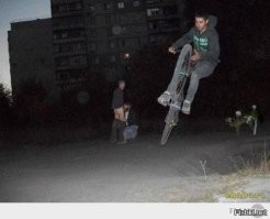 15 фото, на заднем фоне которых происходит нечто интересное