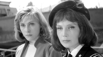 "Их знали только в лицо", 1966г. Мне она в этом фильме больше нравится и запомнилась!