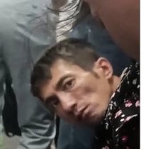 Спасите этого парня, дайте ему хлеба и воды, он в заложниках
