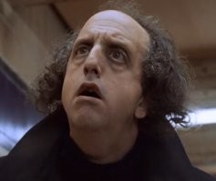 Винсент Скьявелли (1948-2005) из "Приведения" и других - синдром Марфана.