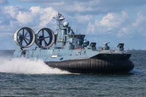 я служил на этом корабле в 1993-1994 году в приемо-сдаточной команде..
принимали с завода, проводили испытания.