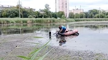 Кость широкая.:) 
А топкая грязь, конечно, это ловушка и для животных, и, порой, для людей.