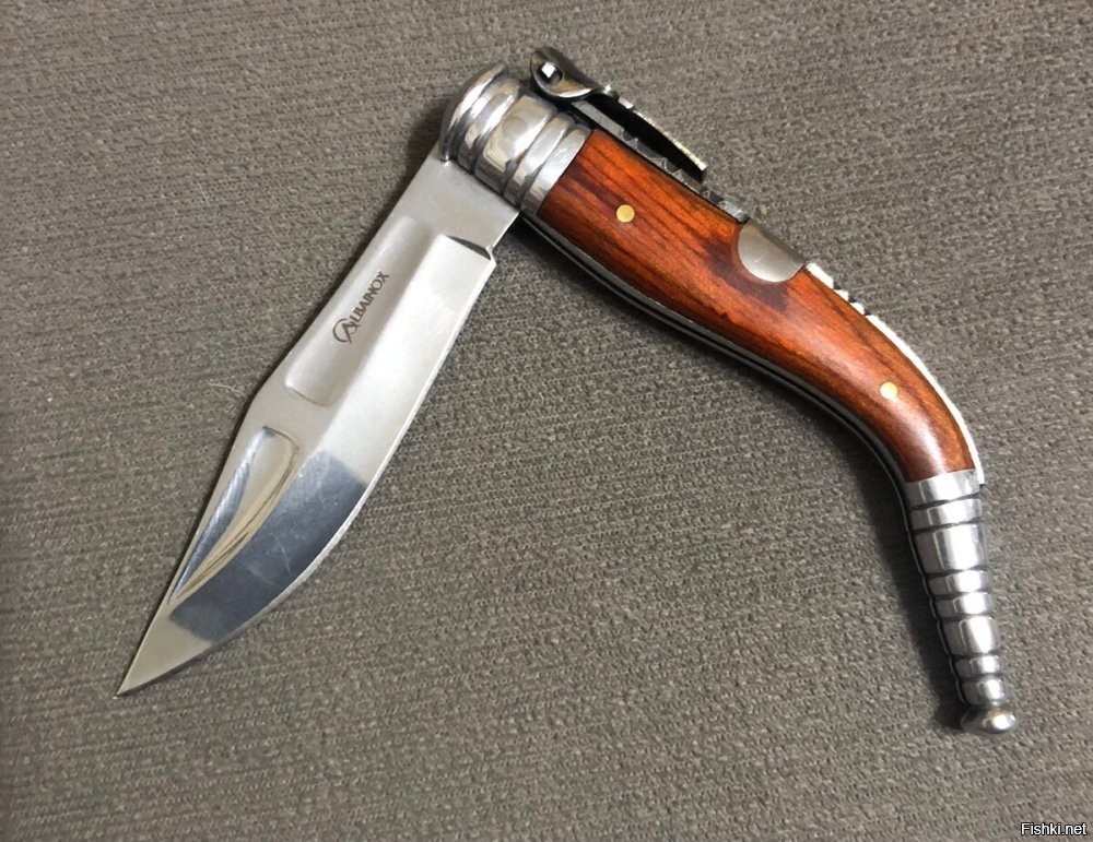 "Навахас - "нож" по-испански"

Нож по-испански - кучийо... А наваха не просто нож, это конкретный тип ножа... Как боуи, как балисонг, как танто...
