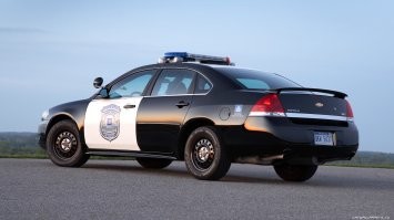 За спиной фотографа стоит Шевроле Импала с мощным кондеем!