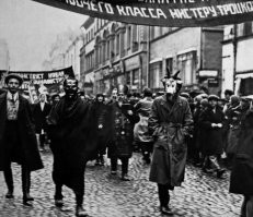 Автор, в 1917 году никакого СССР не было, учи историю. СССР был создан в 1922 году, в ноябре 1917 была РСФСР.
