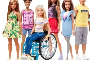 Ну производители куклы Барби следуют всем современным тенденциям, что не удивительно. В основном это небольшие, коллекционные партии, которые в разы дороже обычных, стандартных кукол.