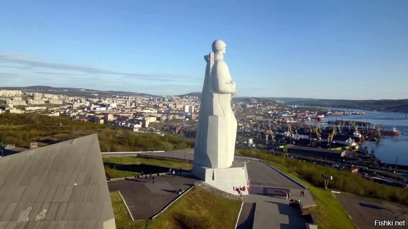 Да, мы стали забывать, как выглядят Алёши здорового человека ( Памятник Защитникам Заполярья, он же "Наш Алёша" в городе-герое Мурманске)