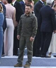 Тоже довольно известное фото. Символ независимого унижения.