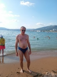 Нормально отношусь и конкретно к Геленджику тоже, из которого вернулся неделю назад. 
Я, конечно, не так хорош, как девушки на снимках, да и фотошопом пользоваться не умею.