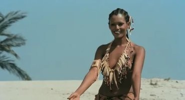 Вот чёрная пятница, а на паспорте нормальная тётка, даже симпатичная.