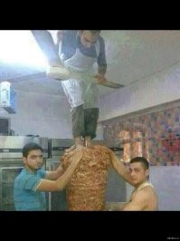 Приятного аппетита: москвичка купила курицу гриль и в подарок получила тараканов