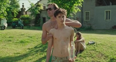 Великолепна.  И актер намного лучше - Шааламе подходит на роль 16-ти летнего субтильного подростка, что просто тверд характером. Защита его необходима - он слаб телом. А 24-ти летний 185-ти сантиметровый, широкоплечий Маклахлен сам защитит кого хочешь. Интриги нет.