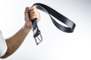 Во Владивостоке дети выкинули скейт с балкона 17 этажа