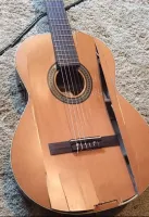 Я бы уточнил, что это БЫЛА гитара отца...