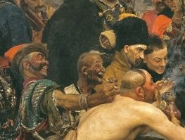 Чиновники читают письма из ящика доносов.