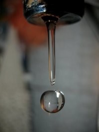 Случайно щелкнул капающую воду
