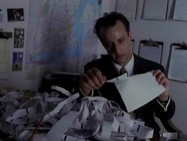 Забавная реакция пса на фен