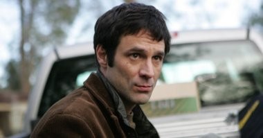 "Человек с Земли" - антирелигиозный фильм, в начале похода ЛГБТ. Из этой серии фильм Догма, ставящий религиозные тексты под критику. Крошитель традиций также фильм "В погоне за Эми", пропагандирующий сексуальное раскрепощение.
Я не то чтобы за или против этого всего, просто констатирую невидимую волосатую руку влияния.