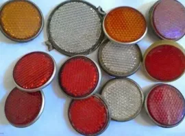 Да у меня модель 90х годов.
Но в некоторых слышал еще брошки попадаются