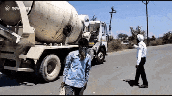 И сразу в голове музыка из "Джентльмены удачи" заиграли.