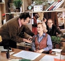 Какая очаровательная улыбка У Немоляевой.   А в фильме нытик назойливый, даже обидно.