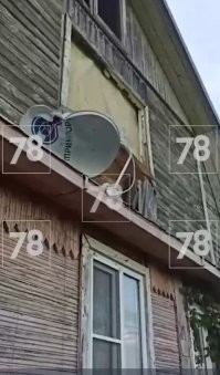 А где разрушенная стена? Или от удара с противоположной стороны упала стена?