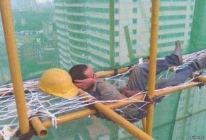 Японцы придумали стоячие капсулы для сна