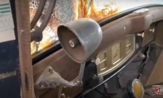 Подскажите что это за штука в салоне