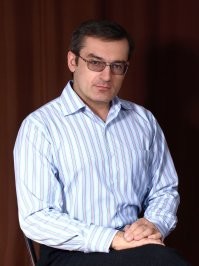 Люди с возрастом меняются и медийные личности зачастую меняются медленнее обычных людей.
2006, 2012, 2023