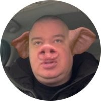 Толпа мигрантов выгнала детей со спортивной площадки