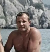 А кто скажет от чего (кого) у Алексеича такой шрам на лбу в районе левого глаза?