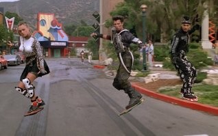 Хорошо, что эти самокаты и лисапеды пока не летают.